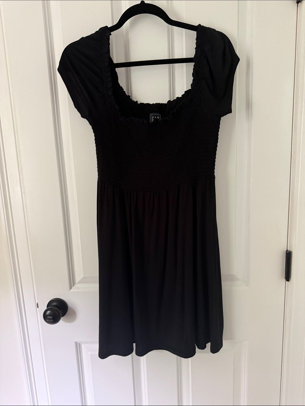 GAP Black Short Sleeve Smocked Bodice Dress